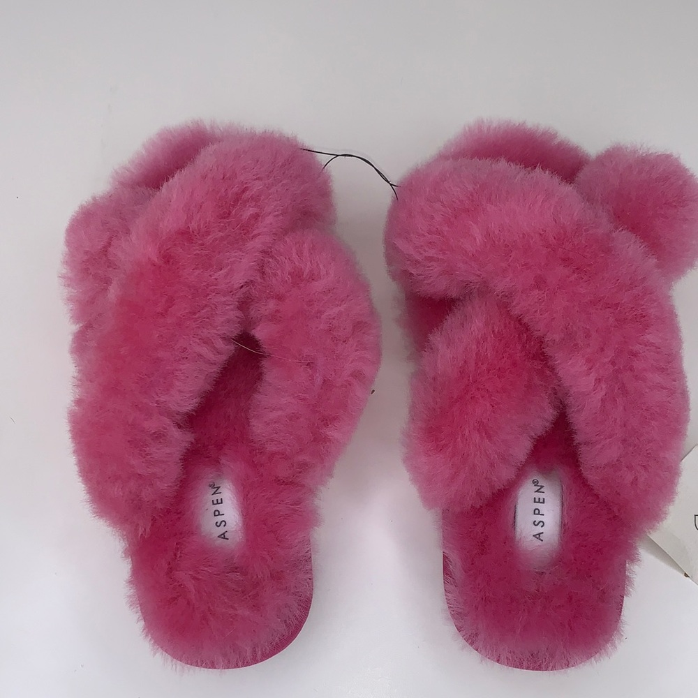 ASPEN KIDS SKEEPSKIN SLIPONS SIZE SMALL 7.5’